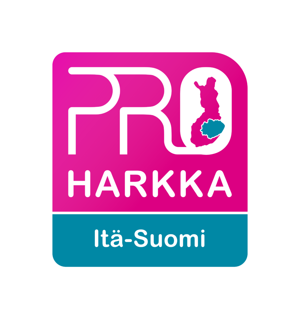 Vaaleanpunainen ja tiilenpunainen logo, jossa on teksti PRO HARKKA ja O-kirjaimen tilalla Suomen kartta. Alla on tiilenpunainen suorakulmio, jossa on teksti Itä-Suomi.